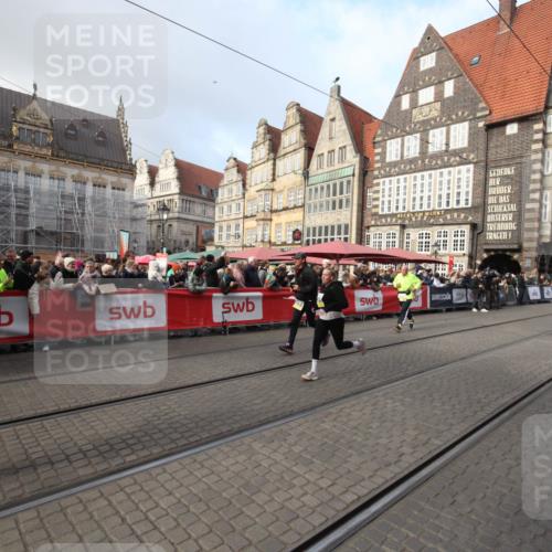 05.10.2025 - 20. swb-Marathon Bremen Yannick Fuchs http://msf.ph/oto/9308589 05.10.2025 11:05:55 Ziel 7777, 9907, 10619 meine-sportfotos.de