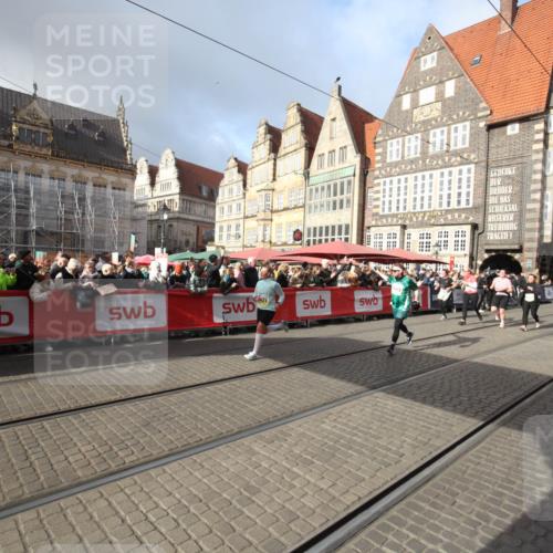 05.10.2025 - 20. swb-Marathon Bremen Yannick Fuchs http://msf.ph/oto/9308595 05.10.2025 11:06:05 Ziel 9355, 9931, 10081, 10095, 10587, 10597, 11134, 11425, 11468, 11525 meine-sportfotos.de