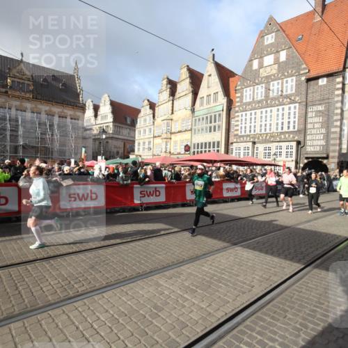 05.10.2025 - 20. swb-Marathon Bremen Yannick Fuchs http://msf.ph/oto/9308597 05.10.2025 11:06:06 Ziel 9355, 9931, 10081, 10095, 10101, 10587, 10597, 11134, 11425, 11468, 11525 meine-sportfotos.de