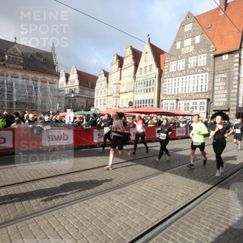 05.10.2025 - 20. swb-Marathon Bremen Yannick Fuchs http://msf.ph/oto/9308601 05.10.2025 11:06:07 Ziel 9355, 9931, 10081, 10095, 10100, 10101, 10587, 10597, 11134, 11468, 11525 meine-sportfotos.de