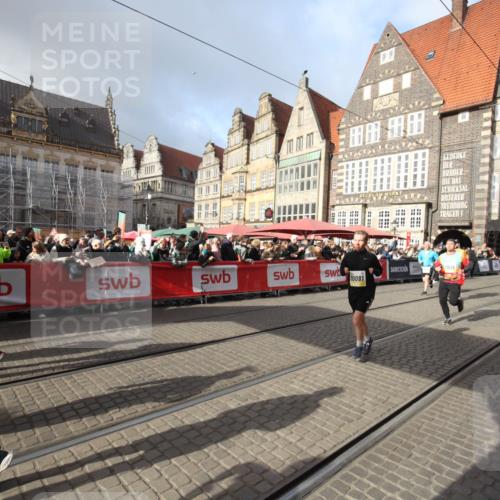 05.10.2025 - 20. swb-Marathon Bremen Yannick Fuchs http://msf.ph/oto/9308606 05.10.2025 11:06:09 Ziel 9355, 9786, 10081, 10095, 10100, 10101, 10462, 10587, 10597, 10623, 11134, 11231, 11525 meine-sportfotos.de