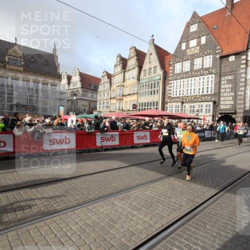05.10.2025 - 20. swb-Marathon Bremen Yannick Fuchs http://msf.ph/oto/9308613 05.10.2025 11:06:13 Ziel 9438, 9786, 10100, 10192, 10249, 10462, 10623, 10848, 11231, 11296 meine-sportfotos.de