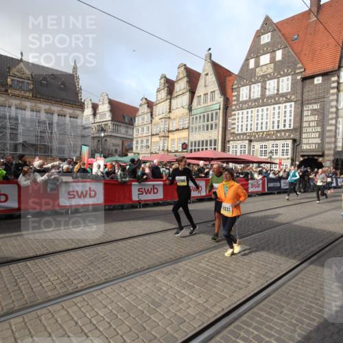 05.10.2025 - 20. swb-Marathon Bremen Yannick Fuchs http://msf.ph/oto/9308615 05.10.2025 11:06:13 Ziel 9438, 9786, 10100, 10192, 10249, 10462, 10623, 10848, 11231, 11296 meine-sportfotos.de