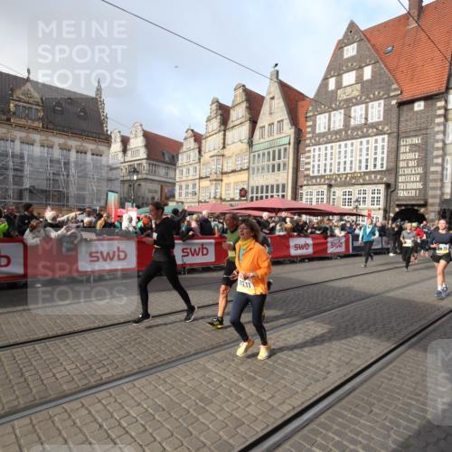 05.10.2025 - 20. swb-Marathon Bremen Yannick Fuchs http://msf.ph/oto/9308618 05.10.2025 11:06:14 Ziel 9387, 9438, 9786, 10192, 10249, 10462, 10623, 10848, 11231, 11296, 11433 meine-sportfotos.de
