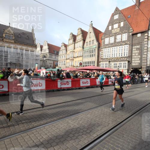 05.10.2025 - 20. swb-Marathon Bremen Yannick Fuchs http://msf.ph/oto/9308621 05.10.2025 11:06:15 Ziel 9387, 9438, 10192, 10249, 10462, 10623, 10848, 11231, 11296, 11433 meine-sportfotos.de