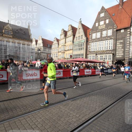 05.10.2025 - 20. swb-Marathon Bremen Yannick Fuchs http://msf.ph/oto/9308627 05.10.2025 11:06:19 Ziel 7979, 9228, 9387, 9523, 9712, 10152, 10243, 10249, 10374, 10404, 11065, 11092, 11169, 11296, 11433 meine-sportfotos.de