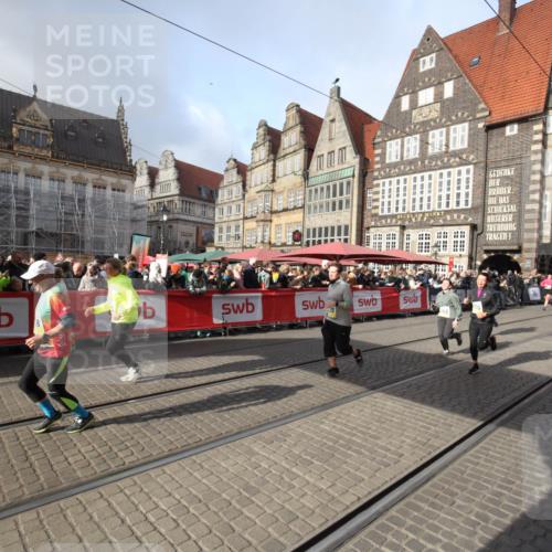 05.10.2025 - 20. swb-Marathon Bremen Yannick Fuchs http://msf.ph/oto/9308657 05.10.2025 11:06:35 Ziel 9998, 10699, 10732, 10912, 11143, 11270, 11365 meine-sportfotos.de