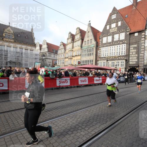 05.10.2025 - 20. swb-Marathon Bremen Yannick Fuchs http://msf.ph/oto/9308668 05.10.2025 11:06:42 Ziel 9178, 9357, 9619, 10239, 11027, 11324, 11605, 11706, 11721, 11746, 11747 meine-sportfotos.de