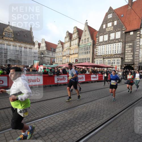 05.10.2025 - 20. swb-Marathon Bremen Yannick Fuchs http://msf.ph/oto/9308674 05.10.2025 11:06:43 Ziel 9178, 9357, 9619, 10239, 11027, 11605, 11721, 11746, 11747 meine-sportfotos.de