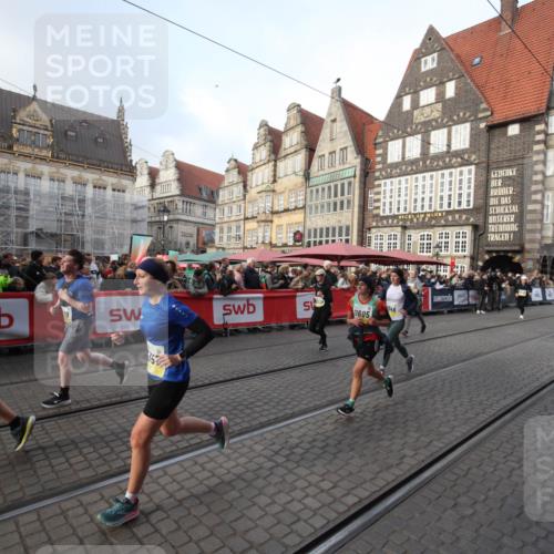 05.10.2025 - 20. swb-Marathon Bremen Yannick Fuchs http://msf.ph/oto/9308679 05.10.2025 11:06:44 Ziel 9357, 9619, 10239, 11027, 11605, 11721, 11746, 11747 meine-sportfotos.de