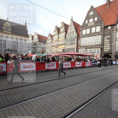 05.10.2025 - 20. swb-Marathon Bremen Yannick Fuchs http://msf.ph/oto/9308683 05.10.2025 11:06:46 Ziel 10239, 10498, 11565, 11605, 11721, 11746, 11747 meine-sportfotos.de