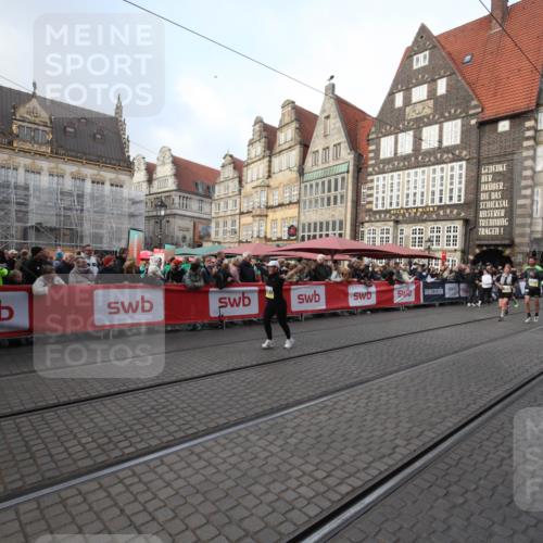 05.10.2025 - 20. swb-Marathon Bremen Yannick Fuchs http://msf.ph/oto/9308685 05.10.2025 11:06:49 Ziel 10001, 10148, 10168, 10498, 10747, 10748, 10937, 11565 meine-sportfotos.de