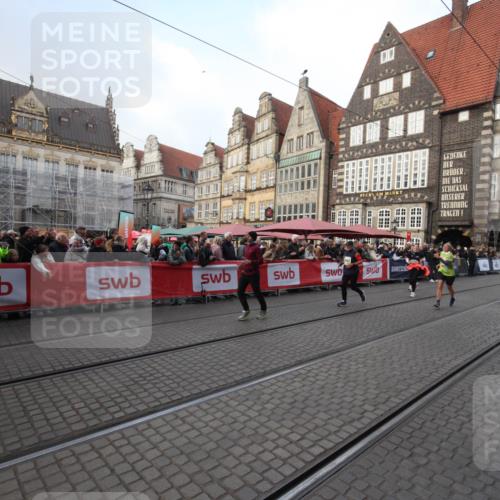 05.10.2025 - 20. swb-Marathon Bremen Yannick Fuchs http://msf.ph/oto/9308725 05.10.2025 11:07:11 Ziel 9491, 9890, 10193, 10371, 10788, 10991 meine-sportfotos.de
