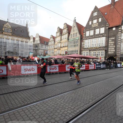 05.10.2025 - 20. swb-Marathon Bremen Yannick Fuchs http://msf.ph/oto/9308730 05.10.2025 11:07:12 Ziel 9265, 9491, 9890, 10193, 10371, 10788, 10991 meine-sportfotos.de
