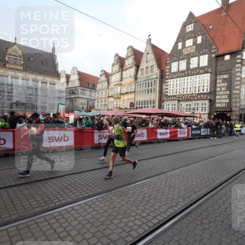 05.10.2025 - 20. swb-Marathon Bremen Yannick Fuchs http://msf.ph/oto/9308734 05.10.2025 11:07:13 Ziel 9265, 9491, 9877, 9890, 10193, 10371, 10991 meine-sportfotos.de