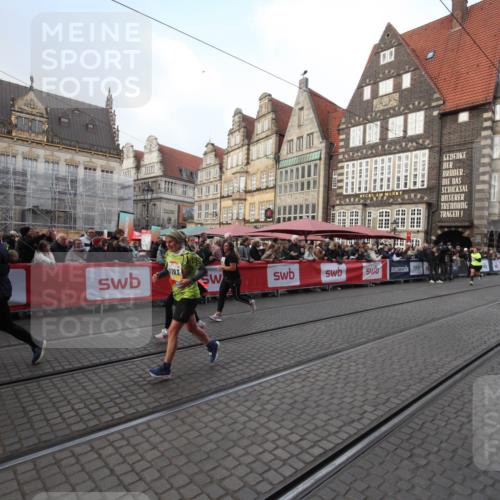05.10.2025 - 20. swb-Marathon Bremen Yannick Fuchs http://msf.ph/oto/9308736 05.10.2025 11:07:13 Ziel 9265, 9491, 9877, 9890, 10193, 10371, 10991 meine-sportfotos.de