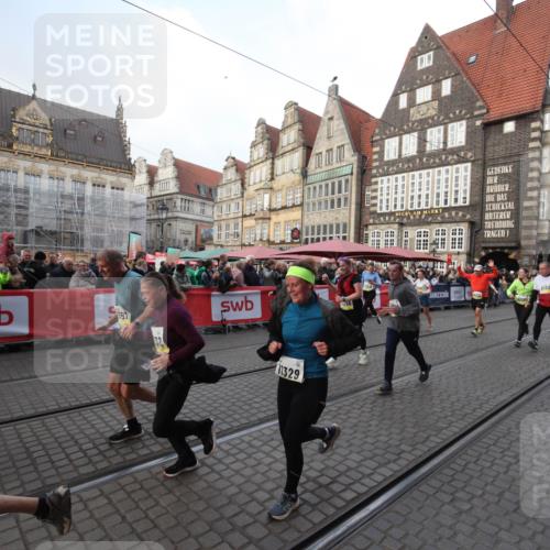 05.10.2025 - 20. swb-Marathon Bremen Yannick Fuchs http://msf.ph/oto/9308753 05.10.2025 11:07:25 Ziel 7779, 9180, 9334, 9628, 9757, 10286, 10330, 10332, 10582, 10632, 10824, 10836, 11122, 11258, 11329 meine-sportfotos.de