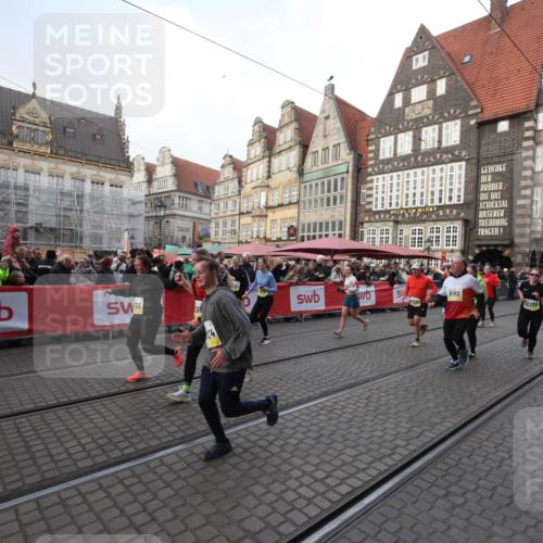 05.10.2025 - 20. swb-Marathon Bremen Yannick Fuchs http://msf.ph/oto/9308756 05.10.2025 11:07:26 Ziel 7779, 9180, 9334, 9628, 10286, 10330, 10332, 10582, 10824, 10836, 11122, 11258, 11329 meine-sportfotos.de