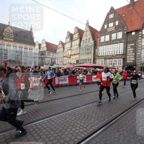 05.10.2025 - 20. swb-Marathon Bremen Yannick Fuchs http://msf.ph/oto/9308758 05.10.2025 11:07:26 Ziel 7779, 9180, 9334, 9628, 10286, 10330, 10332, 10582, 10824, 10836, 11122, 11258, 11329 meine-sportfotos.de