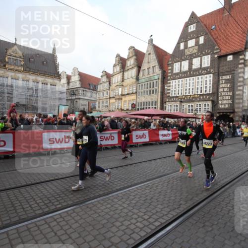 05.10.2025 - 20. swb-Marathon Bremen Yannick Fuchs http://msf.ph/oto/9308768 05.10.2025 11:07:32 Ziel 9483, 9780, 10037, 10160, 10223, 10737, 10854, 11159, 11262, 11384, 11529 meine-sportfotos.de