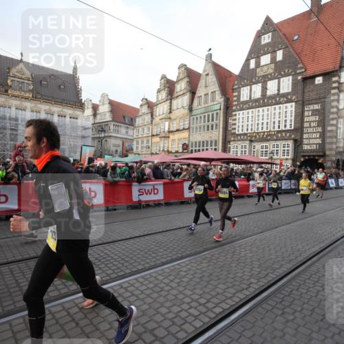 05.10.2025 - 20. swb-Marathon Bremen Yannick Fuchs http://msf.ph/oto/9308770 05.10.2025 11:07:34 Ziel 9780, 10037, 10223, 10776, 10854, 11159, 11262, 11384, 11529, 11584 meine-sportfotos.de