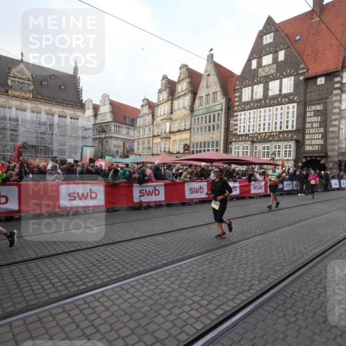 05.10.2025 - 20. swb-Marathon Bremen Yannick Fuchs http://msf.ph/oto/9308779 05.10.2025 11:07:39 Ziel 9306, 10585, 10650, 10749, 10776, 11584 meine-sportfotos.de