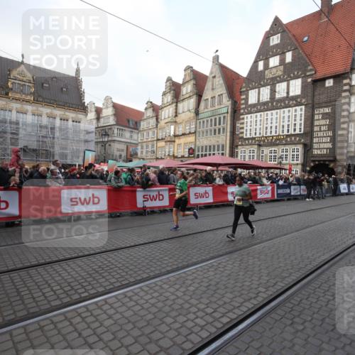 05.10.2025 - 20. swb-Marathon Bremen Yannick Fuchs http://msf.ph/oto/9308788 05.10.2025 11:07:50 Ziel 9615, 10550 meine-sportfotos.de