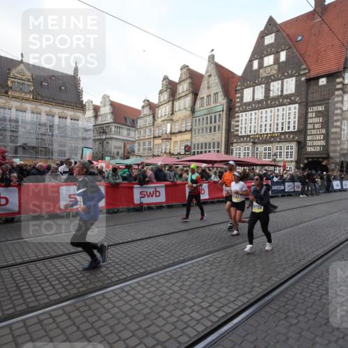 05.10.2025 - 20. swb-Marathon Bremen Yannick Fuchs http://msf.ph/oto/9308795 05.10.2025 11:08:03 Ziel 8123, 10135, 10365, 10706, 10782, 10783, 11490, 11677 meine-sportfotos.de