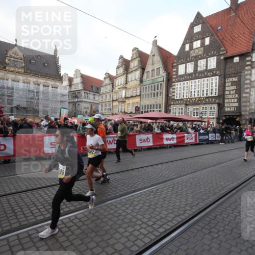 05.10.2025 - 20. swb-Marathon Bremen Yannick Fuchs http://msf.ph/oto/9308797 05.10.2025 11:08:04 Ziel 8123, 10365, 10706, 10782, 10783, 11490, 11677 meine-sportfotos.de