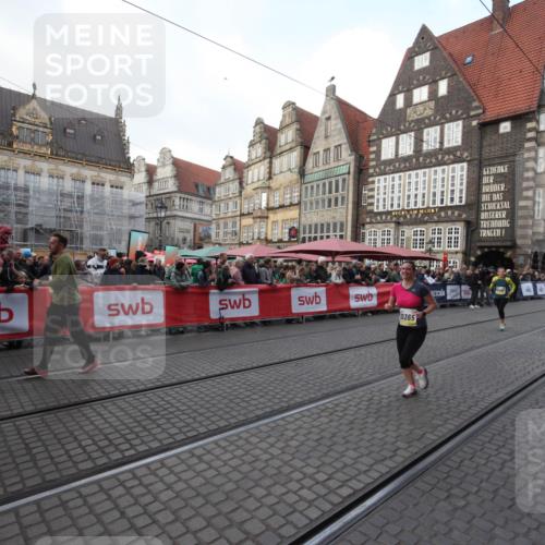 05.10.2025 - 20. swb-Marathon Bremen Yannick Fuchs http://msf.ph/oto/9308798 05.10.2025 11:08:05 Ziel 8123, 10365, 10782, 10783, 11490, 11677 meine-sportfotos.de