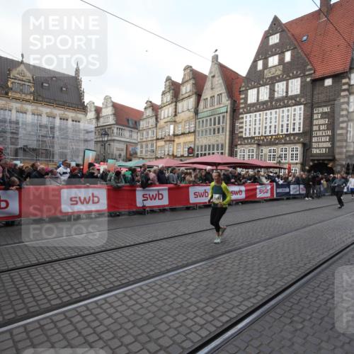 05.10.2025 - 20. swb-Marathon Bremen Yannick Fuchs http://msf.ph/oto/9308800 05.10.2025 11:08:08 Ziel 9557, 11490 meine-sportfotos.de