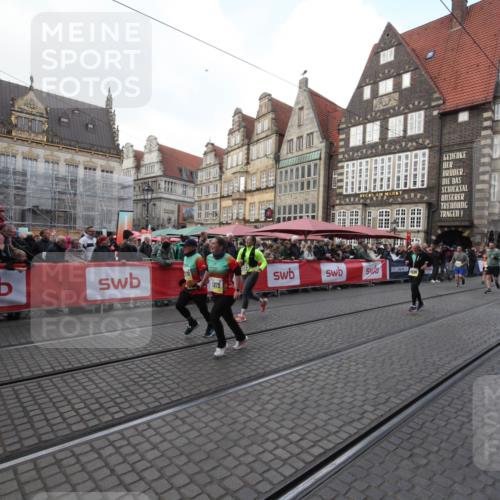 05.10.2025 - 20. swb-Marathon Bremen Yannick Fuchs http://msf.ph/oto/9308813 05.10.2025 11:08:20 Ziel 9401, 9519, 10132, 11019, 11097, 11232, 11670, 11671 meine-sportfotos.de