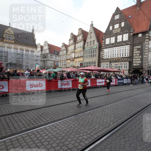 05.10.2025 - 20. swb-Marathon Bremen Yannick Fuchs http://msf.ph/oto/9308832 05.10.2025 11:08:33 Ziel 9235, 9481, 9552, 10859 meine-sportfotos.de