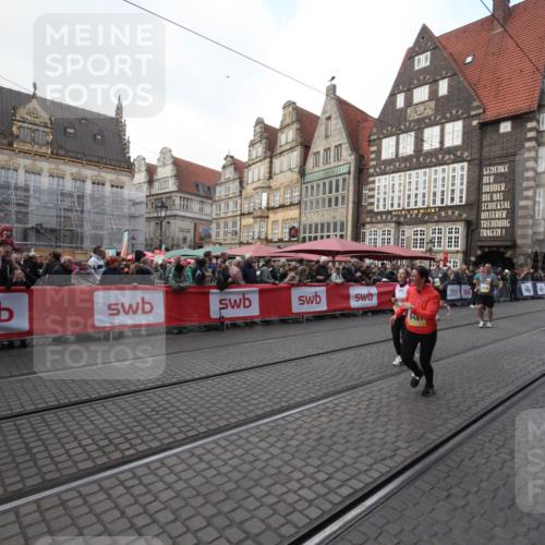 05.10.2025 - 20. swb-Marathon Bremen Yannick Fuchs http://msf.ph/oto/9308836 05.10.2025 11:08:37 Ziel 9481, 9982, 10134, 10787, 10859 meine-sportfotos.de