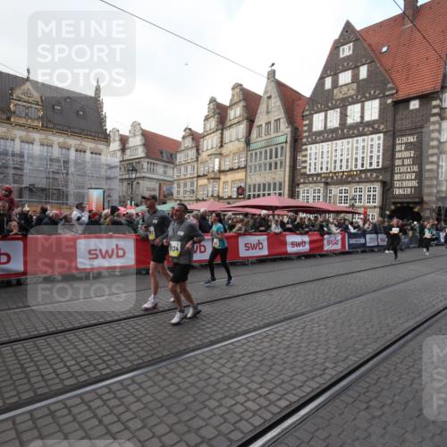 05.10.2025 - 20. swb-Marathon Bremen Yannick Fuchs http://msf.ph/oto/9308840 05.10.2025 11:08:40 Ziel 9982, 10134, 10212, 10787, 11242 meine-sportfotos.de