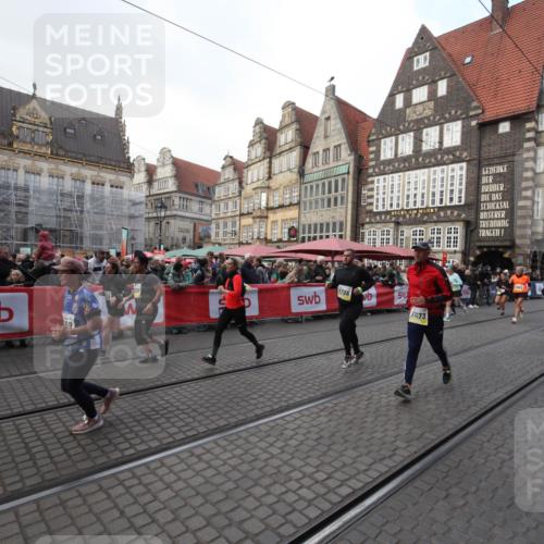 05.10.2025 - 20. swb-Marathon Bremen Yannick Fuchs http://msf.ph/oto/9308853 05.10.2025 11:08:46 Ziel 7069, 7706, 9191, 9276, 9589, 10567, 10939, 10998, 11028, 11073, 11076, 11479, 11590 meine-sportfotos.de