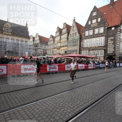 05.10.2025 - 20. swb-Marathon Bremen Yannick Fuchs http://msf.ph/oto/9308866 05.10.2025 11:08:52 Ziel 9274, 9853, 10051, 10939 meine-sportfotos.de
