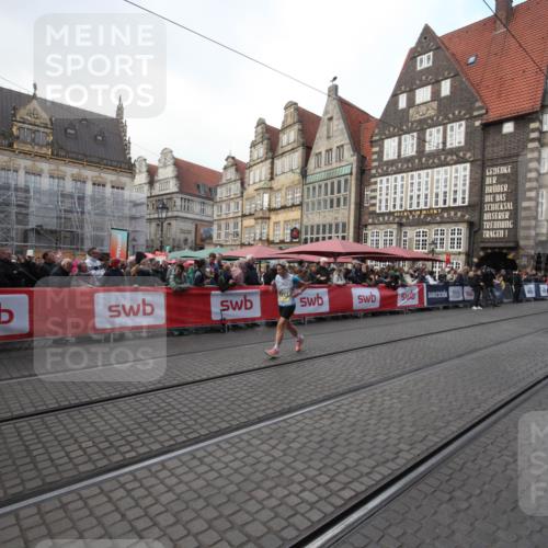 05.10.2025 - 20. swb-Marathon Bremen Yannick Fuchs http://msf.ph/oto/9308869 05.10.2025 11:08:56 Ziel 9184, 9721, 9853 meine-sportfotos.de