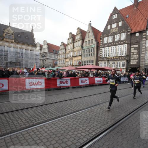 05.10.2025 - 20. swb-Marathon Bremen Yannick Fuchs http://msf.ph/oto/9308871 05.10.2025 11:08:58 Ziel 9184, 9466, 9721, 9774, 9853, 9912, 10031, 10248, 10714, 10840 meine-sportfotos.de