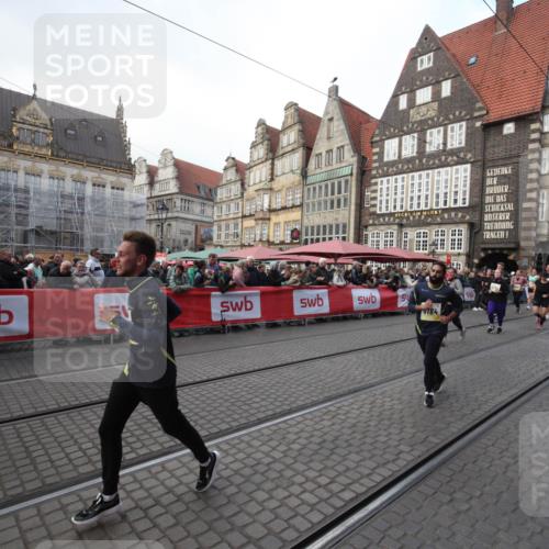 05.10.2025 - 20. swb-Marathon Bremen Yannick Fuchs http://msf.ph/oto/9308873 05.10.2025 11:08:59 Ziel 9184, 9466, 9721, 9774, 9912, 10031, 10087, 10248, 10714, 10840, 11126, 11142 meine-sportfotos.de
