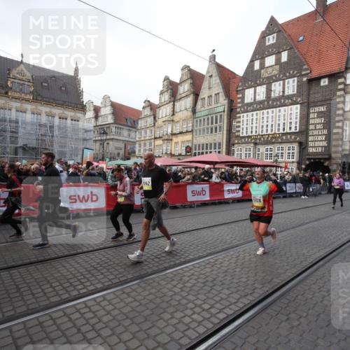 05.10.2025 - 20. swb-Marathon Bremen Yannick Fuchs http://msf.ph/oto/9308885 05.10.2025 11:09:04 Ziel 9466, 9774, 10031, 10087, 10458, 11126, 11142 meine-sportfotos.de