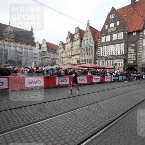 05.10.2025 - 20. swb-Marathon Bremen Yannick Fuchs http://msf.ph/oto/9308888 05.10.2025 11:09:11 Ziel 9632, 9798, 10315, 11379 meine-sportfotos.de