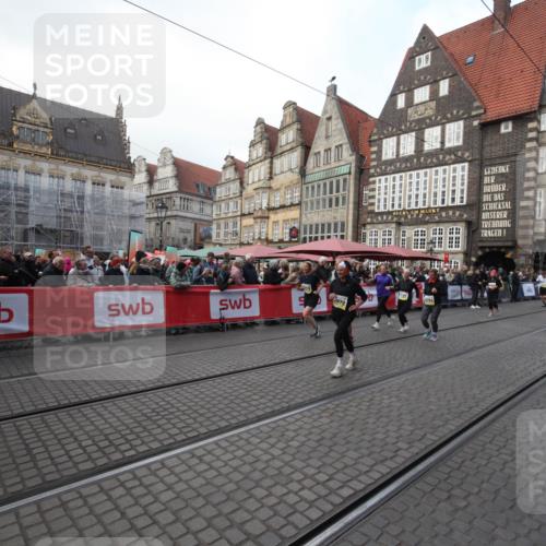 05.10.2025 - 20. swb-Marathon Bremen Yannick Fuchs http://msf.ph/oto/9308891 05.10.2025 11:09:15 Ziel 9798, 9815, 10315, 10784, 11379, 11437, 11674 meine-sportfotos.de