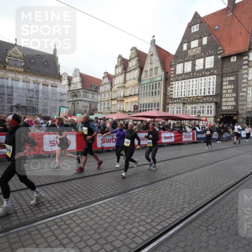 05.10.2025 - 20. swb-Marathon Bremen Yannick Fuchs http://msf.ph/oto/9308897 05.10.2025 11:09:16 Ziel 9798, 9815, 10315, 10784, 11379, 11437, 11674 meine-sportfotos.de