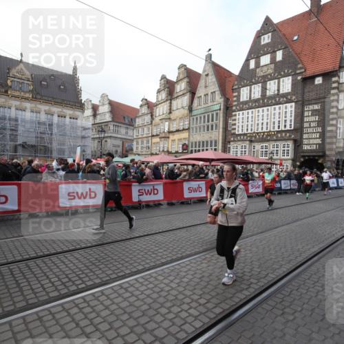 05.10.2025 - 20. swb-Marathon Bremen Yannick Fuchs http://msf.ph/oto/9308924 05.10.2025 11:09:32 Ziel 9002, 9493, 9649, 9945, 10074, 10214, 10865, 11037 meine-sportfotos.de