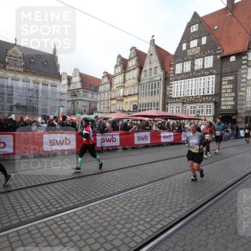 05.10.2025 - 20. swb-Marathon Bremen Yannick Fuchs http://msf.ph/oto/9308930 05.10.2025 11:09:36 Ziel 9002, 9185, 10074, 10417, 10419, 10865, 11447, 11526, 11614 meine-sportfotos.de