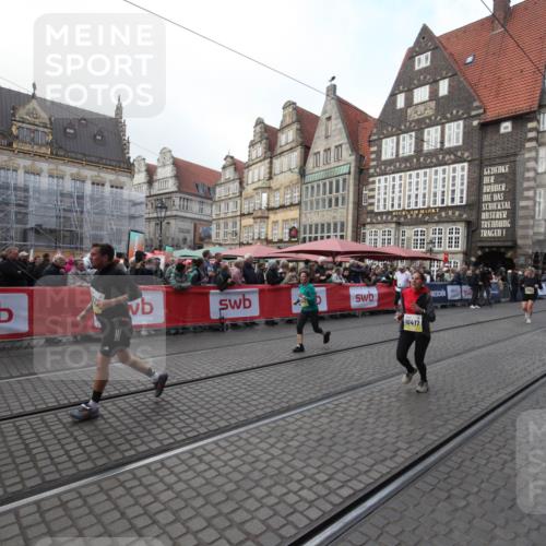 05.10.2025 - 20. swb-Marathon Bremen Yannick Fuchs http://msf.ph/oto/9308942 05.10.2025 11:09:41 Ziel 10245, 10417, 10943, 11407, 11526, 11664 meine-sportfotos.de