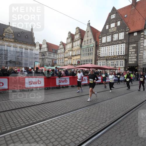 05.10.2025 - 20. swb-Marathon Bremen Yannick Fuchs http://msf.ph/oto/9308946 05.10.2025 11:09:44 Ziel 9538, 9731, 9732, 9887, 10245, 10316, 10672, 10881, 10886, 11407, 11654, 11664 meine-sportfotos.de