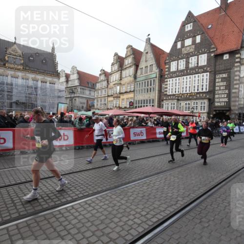 05.10.2025 - 20. swb-Marathon Bremen Yannick Fuchs http://msf.ph/oto/9308952 05.10.2025 11:09:46 Ziel 9001, 9538, 9731, 9732, 9887, 10245, 10316, 10412, 10672, 10881, 10886, 11407, 11654, 11655, 11664 meine-sportfotos.de