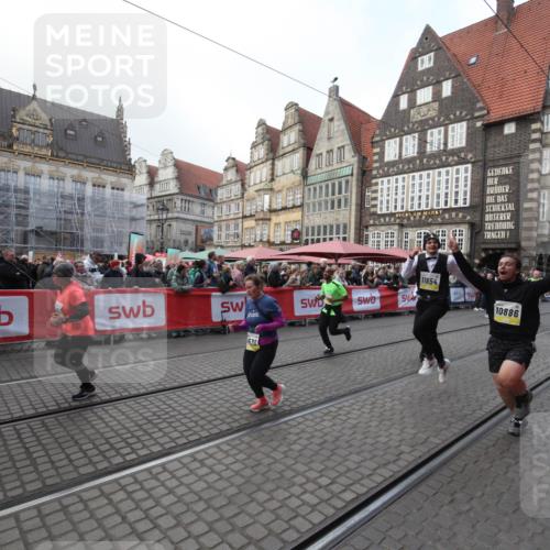 05.10.2025 - 20. swb-Marathon Bremen Yannick Fuchs http://msf.ph/oto/9308962 05.10.2025 11:09:49 Ziel 9001, 9538, 9887, 10316, 10412, 10672, 10881, 10886, 11206, 11654, 11655 meine-sportfotos.de